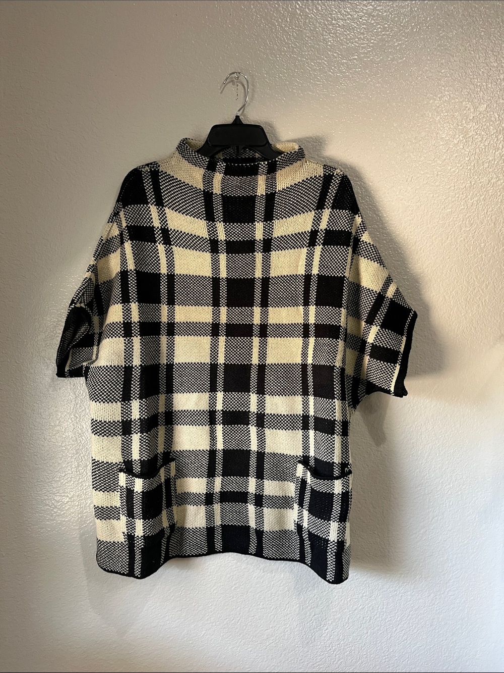 JANICE Black & Cream Plaid Short-Sleeve Sweater One Size Comfy Boho Casual Chic